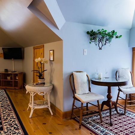 A Hidden Gem Bed And Breakfast Виндзор Экстерьер фото