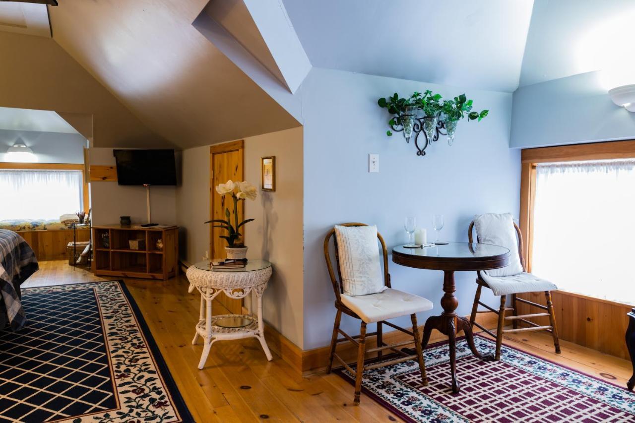 A Hidden Gem Bed And Breakfast Виндзор Экстерьер фото